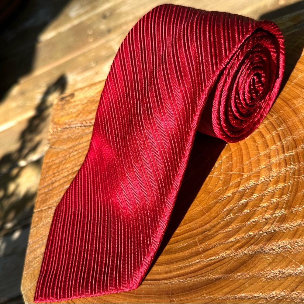 MEETING STREET Red 100% Silk Power Tie - OS